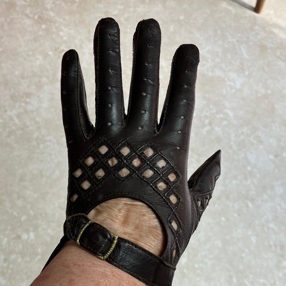 Vintage Ladies Dark Brown Leather Gloves with Cutout Design